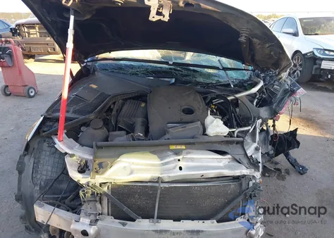 2016 Mercedes-Benz C 300 z USA, uszkodzony, nr VIN 55SWF4JB8GU149315